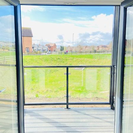 Beautiful, Brand New Apartment! Cheltenham Exteriör bild