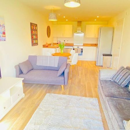Beautiful, Brand New Apartment! Cheltenham Exteriör bild
