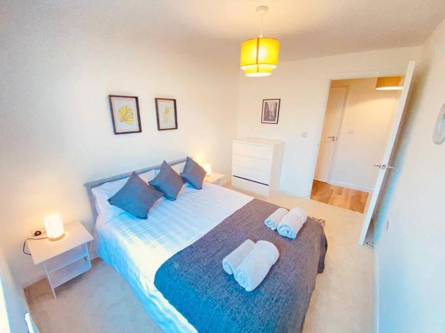 Beautiful, Brand New Apartment! Cheltenham Exteriör bild