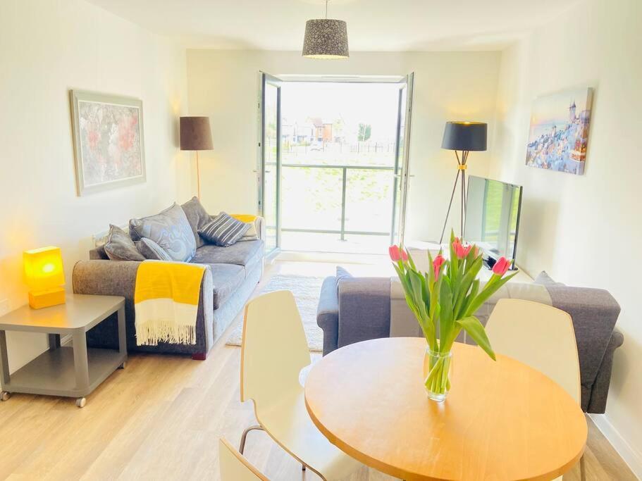 Beautiful, Brand New Apartment! Cheltenham Exteriör bild