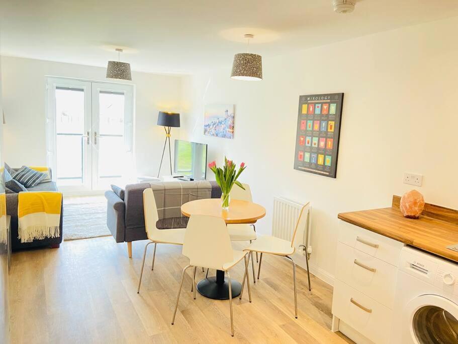 Beautiful, Brand New Apartment! Cheltenham Exteriör bild