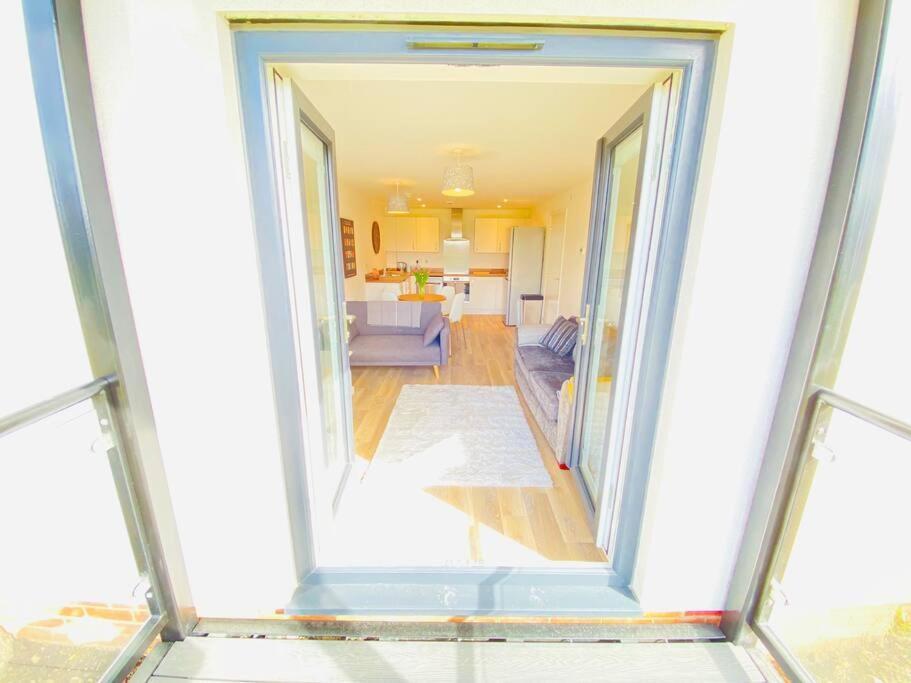 Beautiful, Brand New Apartment! Cheltenham Exteriör bild