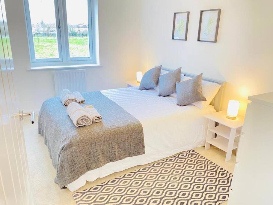 Beautiful, Brand New Apartment! Cheltenham Exteriör bild