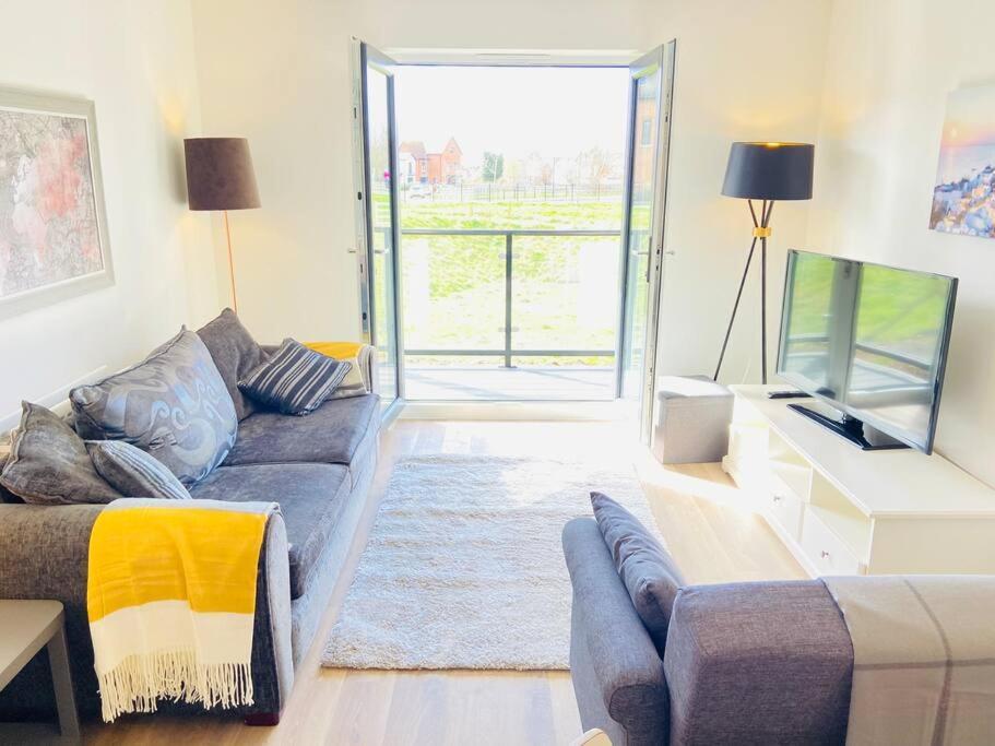 Beautiful, Brand New Apartment! Cheltenham Exteriör bild