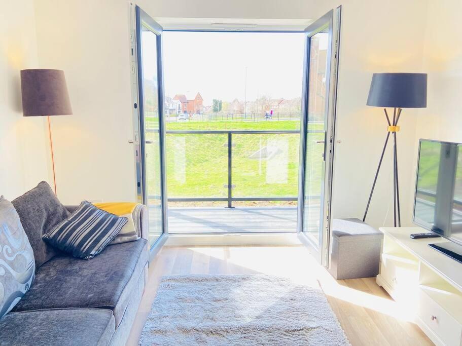 Beautiful, Brand New Apartment! Cheltenham Exteriör bild
